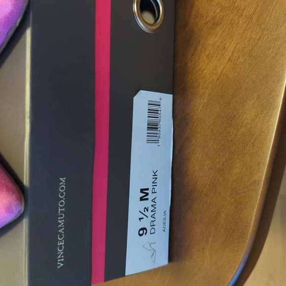 Vince Camuto Pointed Heels - Picture 2 of 7